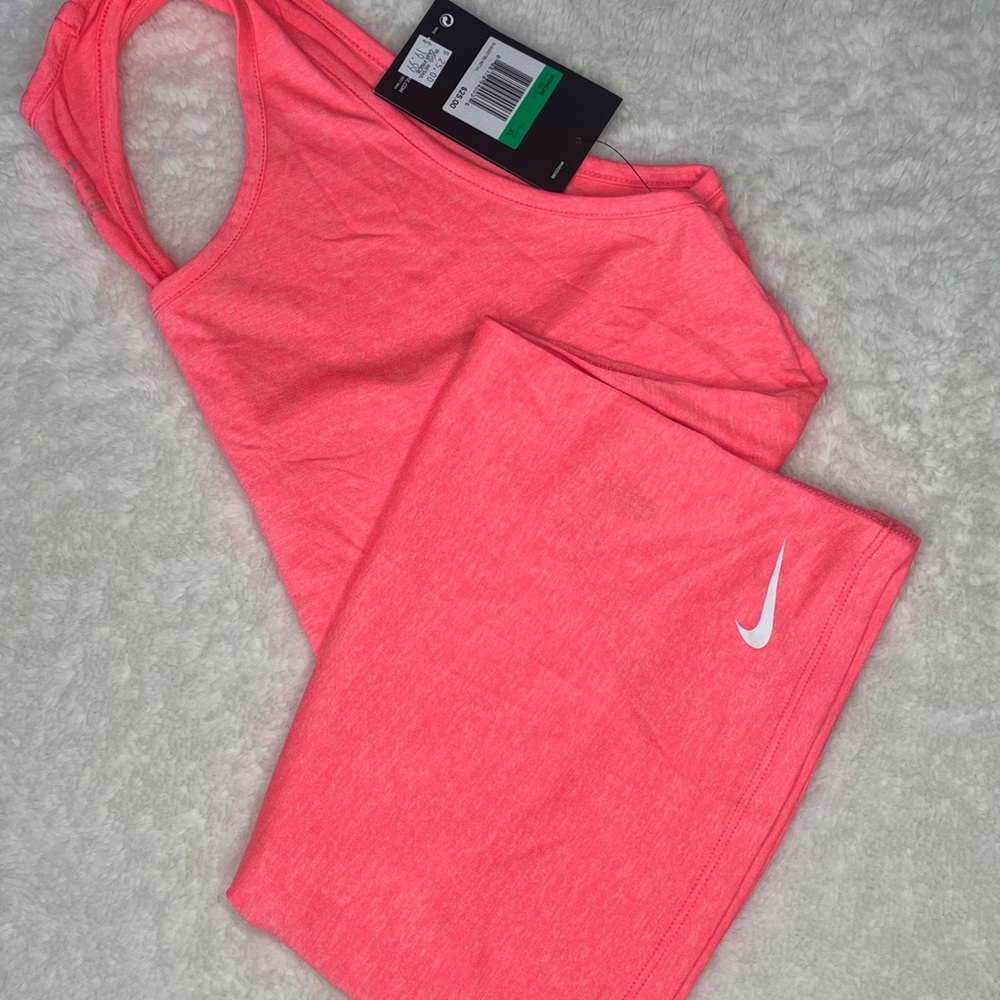 NWT Nike women’s workout tank.